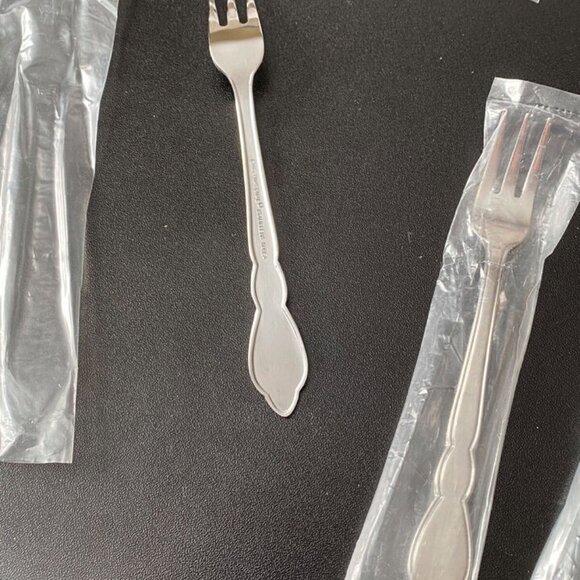 Lot of 6 COCKTAIL/SEAFOOD Vintage International Stainless Forks Korea New! - Picture 5 of 10